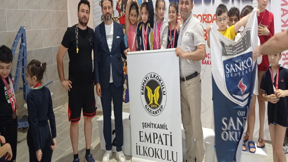 YÜZME YARIŞLARINA EMPATİ DAMGASI